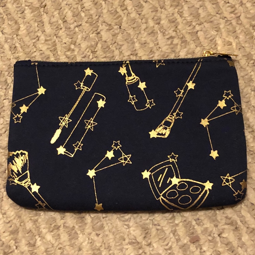 🎀 NWOT Glam Makeup Bag 🎀